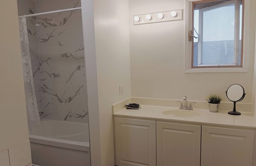 Northwest Calgary House | Whole Unit- 4 Bedroom Duplex- Full privacy