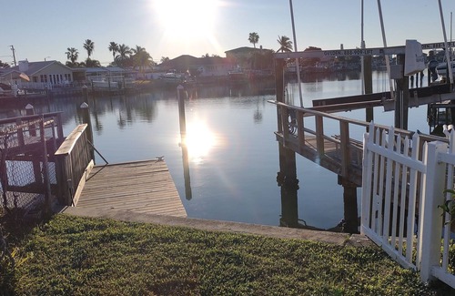 Capri Isle House | Whole waterview Island house : Beach, sand and sun ☀️