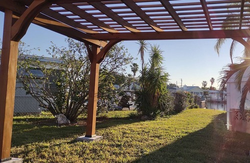 Capri Isle House | Whole waterview Island house : Beach, sand and sun ☀️