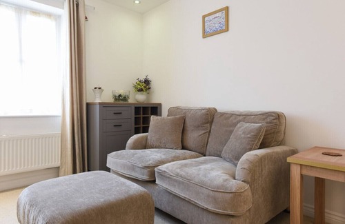 Chichester Apartment | Whyke Haven * Modern Apartment w/Private Parking