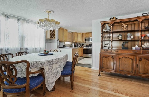 Ship Bottom House | Wi/Fi. Yes to Pets. Patio. Private Yard. Beach Chairs.Balcony. Beach Badges.