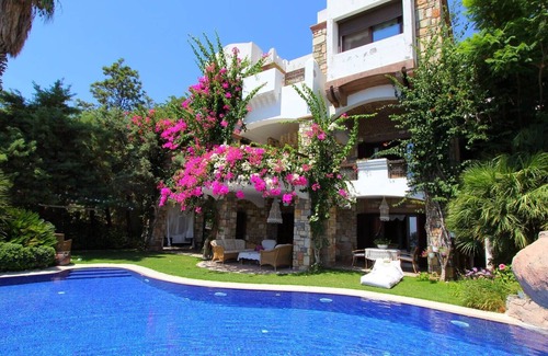 Bodrum City Center Villa | WİTH AMAZİNG SEA AND CASTLE VİEW
