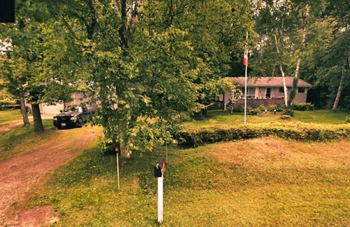 South Bruce Peninsula Cottage | Wiarton Secluded Cottage · Secluded Cottage | Rustic | Trails | BBQ | Firepit