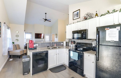 Greenwich House | Wichita Townhome w/Patio: 9 Mi to Downtown!