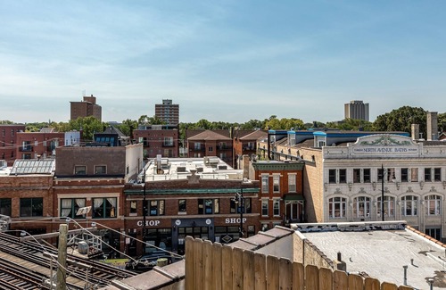 Wicker Park Condo | Wicker Park Condo with Gorgeous Roof Deck by RedAwning