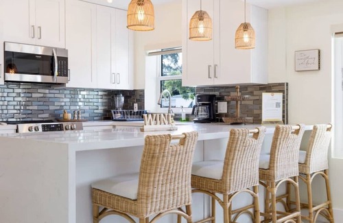 River Oaks House | Wicker & Wine, Homey, Hot Tub in Fort Lauderdale