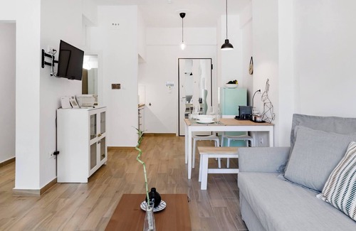 Gazi Apartment | Wide Comfy Studio Apt Centrally Located in Thissio