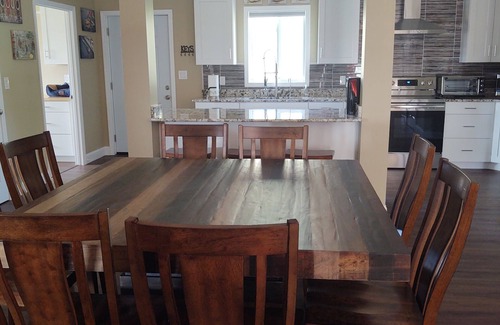 Sevierville House | WIDE OPEN! 4 BEDS $189 With MOUNTAIN VIEWS,PET FRIENDLY on 4 ACRES!