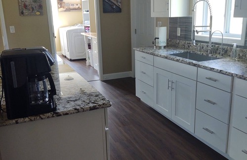 Sevierville House | WIDE OPEN! 4 BEDS $189 With MOUNTAIN VIEWS,PET FRIENDLY on 4 ACRES!