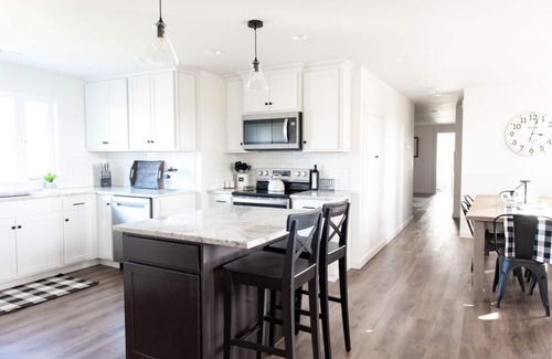 Burlington Other | Wide Open Spaces and Views! 3bdr Farmhouse Loft