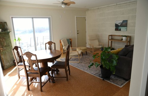 Division No. 7 House | Wide Valley Main Suite