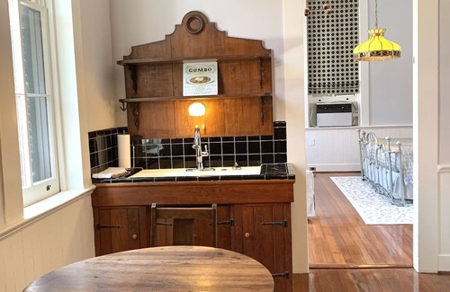 Faubourg Marigny Bed & Breakfast | Wieland Suite Spacious 3 rm King Suite, eat in kitchenette, laundry, courtyard view