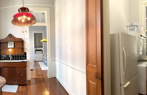 Faubourg Marigny Bed & Breakfast | Wieland Suite Spacious 3 rm King Suite, eat in kitchenette, laundry, courtyard view