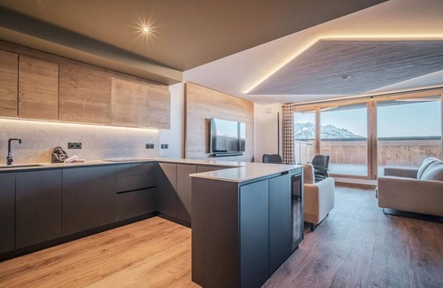 La Rosiere Apartment | Wifi, 100m from ski slopes, 3rd floor, view valley, swimming pool, sauna, hammam, balcony, tv