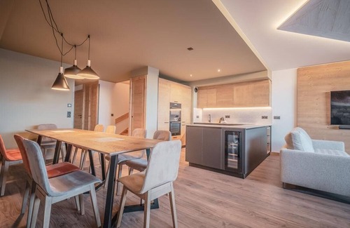 La Rosiere Apartment | Wifi, 100m from ski slopes, 3rd floor, view valley, swimming pool, sauna, hammam, balcony, tv