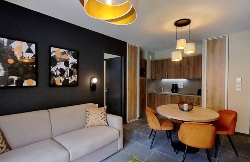 Saint-Etienne-de-Tinee Apartment | Wifi, 100m from ski slopes, sauna, hammam, parking, tv, ski locker, 42m², Auron