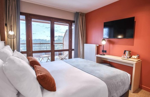 Flaine Hotel | Wifi, 10m from ski slopes, view mountain, swimming pool, sauna, hammam, tv, ski locker, 18-24m²