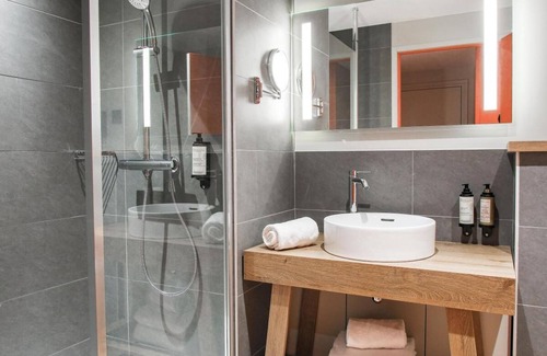 Flaine Hotel | Wifi, 10m from ski slopes, view mountain, swimming pool, sauna, hammam, tv, ski locker, 18-24m²