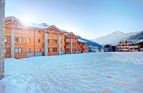 Lanslevillard Apartment | Wifi, 200m from ski slopes, fitness, sauna, balcony, parking, tv, ski locker, 72m², Val Cenis