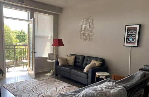 Downtown Indianapolis Apartment | WiFi, 24hr gym, pool, media center 3 min walk to hospital, food, entertainment!