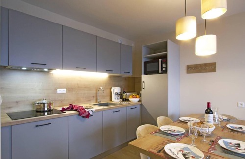 Eclose-Est Apartment | Wifi, 50m from ski slopes, fitness, sauna, hammam, balcony, tv, ski locker, 48m², Alpe d'Huez