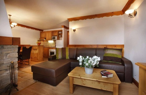 Oz Apartment | Wifi, 50m from ski slopes, fitness, swimming pool, sauna, hammam, balcony, tv, ski locker, 32m²
