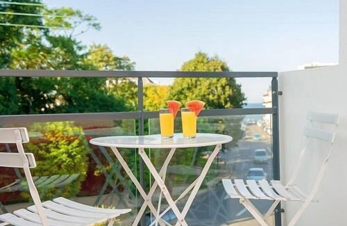 Perros-Guirec Apartment | Wifi, fitness, swimming pool, terrace, balcony, parking, tv, 35-40m², Perros-Guirec