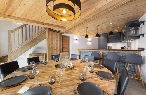 Saint-Martin-de-Belleville Apartment | Wifi, ski-in/ski-out & foot of the slopes, 3rd floor, balcony, fireplace or stove, parking, tv