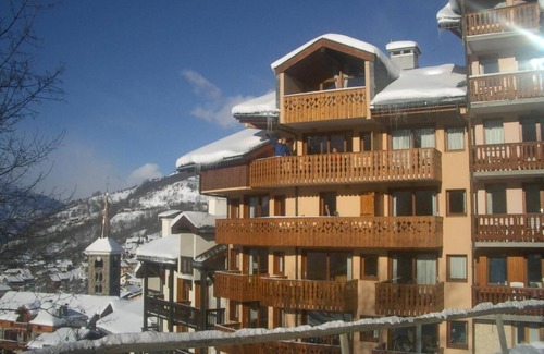 Saint-Martin-de-Belleville Apartment | Wifi, ski-in/ski-out & foot of the slopes, 3rd floor, balcony, fireplace or stove, parking, tv