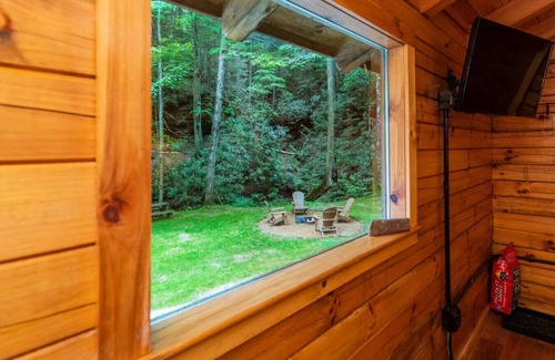Campton Apartment | WiFi & Minimalist - Cozy Creek -Red River Gorge KY