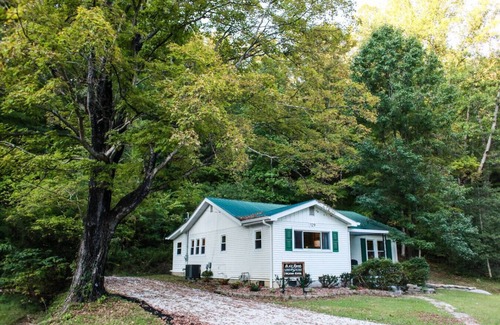 Denniston Apartment | WiFi & Pets - Alice Rocks - Cave Run Lake & RRG KY