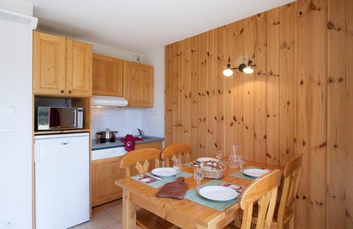 Saint-Etienne-en-Devoluy Apartment | Wifi, ski-in/ski-out & foot of the slopes, fitness, swimming pool, terrace, balcony, parking, tv