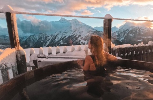 Les Eucherts Apartment | Wifi, ski-in/ski-out & foot of the slopes, swimming pool, sauna, hammam, balcony, tv, ski locker