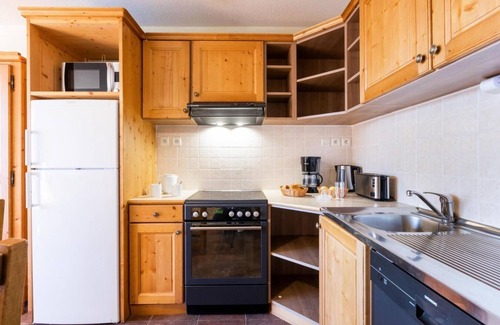 Les Eucherts Apartment | Wifi, ski-in/ski-out & foot of the slopes, swimming pool, sauna, hammam, balcony, tv, ski locker