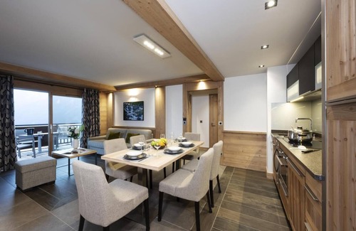 Les Eucherts Apartment | Wifi, ski-in/ski-out & foot of the slopes, fitness, swimming pool, balcony, parking, tv, ski locker