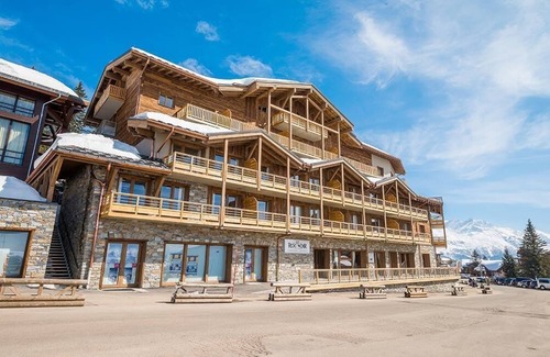 La Rosiere Apartment | Wifi, ski-in/ski-out & foot of the slopes, view mountain, swimming pool, sauna, hammam, balcony