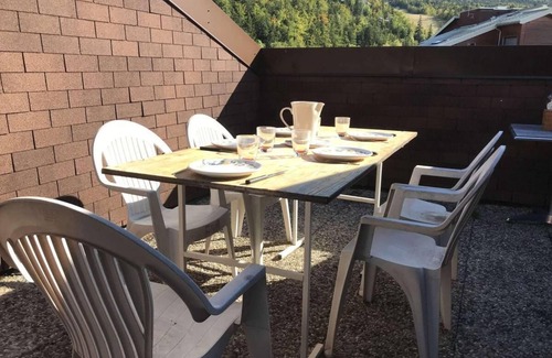 Correncon-en-Vercors Apartment | Wifi, ski-in/ski-out & foot of the slopes, 5th floor, balcony, tv, ski locker, 61m², Villard de Lans