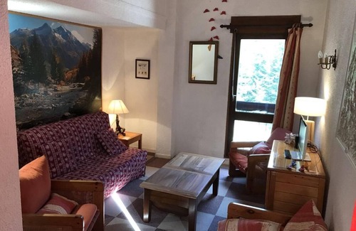 Correncon-en-Vercors Apartment | Wifi, ski-in/ski-out & foot of the slopes, 5th floor, balcony, tv, ski locker, 61m², Villard de Lans