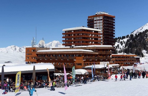 Plagne Centre Apartment | Wifi, ski-in/ski-out & foot of the slopes, fitness, tv, ski locker, 80-92m², La Plagne