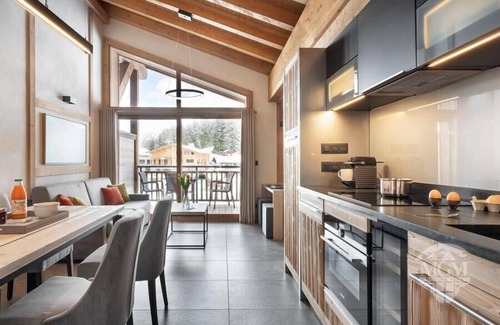 Manigod Apartment | Wifi, ski-in/ski-out & foot of the slopes, view mountain, swimming pool, sauna, hammam, balcony