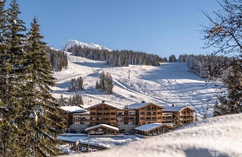Manigod Apartment | Wifi, ski-in/ski-out & foot of the slopes, swimming pool, sauna, hammam, balcony, parking, tv, 70m²