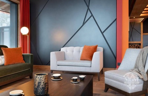 Manigod Apartment | Wifi, ski-in/ski-out & foot of the slopes, swimming pool, sauna, hammam, balcony, parking, tv, 70m²