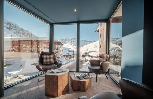 Tignes le Lac Apartment | Wifi, ski-in/ski-out & foot of the slopes, Ground floor, swimming pool, sauna, hammam, balcony, tv