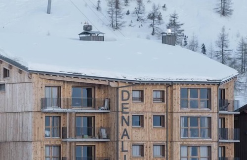 Tignes le Lac Apartment | Wifi, ski-in/ski-out & foot of the slopes, Ground floor, swimming pool, sauna, hammam, balcony, tv