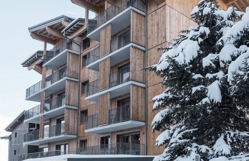 Tignes le Lac Apartment | Wifi, ski-in/ski-out & foot of the slopes, 4th floor, swimming pool, sauna, hammam, balcony, tv