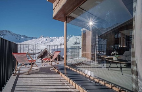 Tignes le Lac Apartment | Wifi, ski-in/ski-out & foot of the slopes, 4th floor, swimming pool, sauna, hammam, balcony, tv