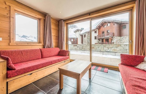 Les Almes Apartment | Wifi, ski-in/ski-out & foot of the slopes, 1st floor, terrace, tv, ski locker, 72m², Tignes