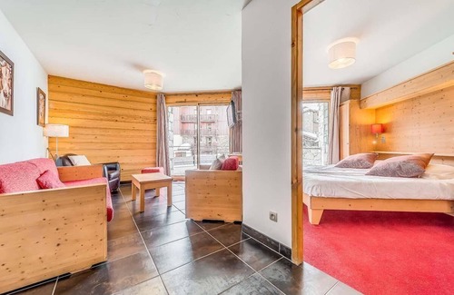 Les Almes Apartment | Wifi, ski-in/ski-out & foot of the slopes, 2nd floor, terrace, tv, ski locker, 59m², Tignes