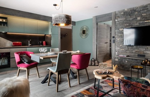 Val-d'Isere Apartment | Wifi, ski-in/ski-out & foot of the slopes, fitness, swimming pool, sauna, hammam, balcony, tv