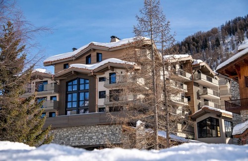 Val-d'Isere Apartment | Wifi, ski-in/ski-out & foot of the slopes, fitness, swimming pool, sauna, hammam, balcony